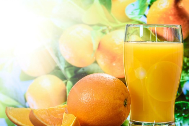¿Qué beneficios aporta beber zumo de naranja?